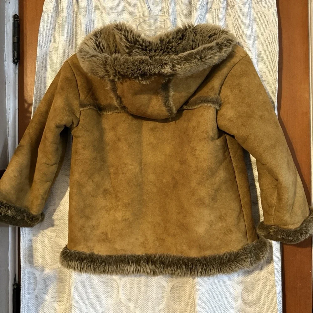 WIDGEON FAUX‎ FUR GIRLS/TEEN WARM WINTER SUEDE HOODED COAT SIZE 10